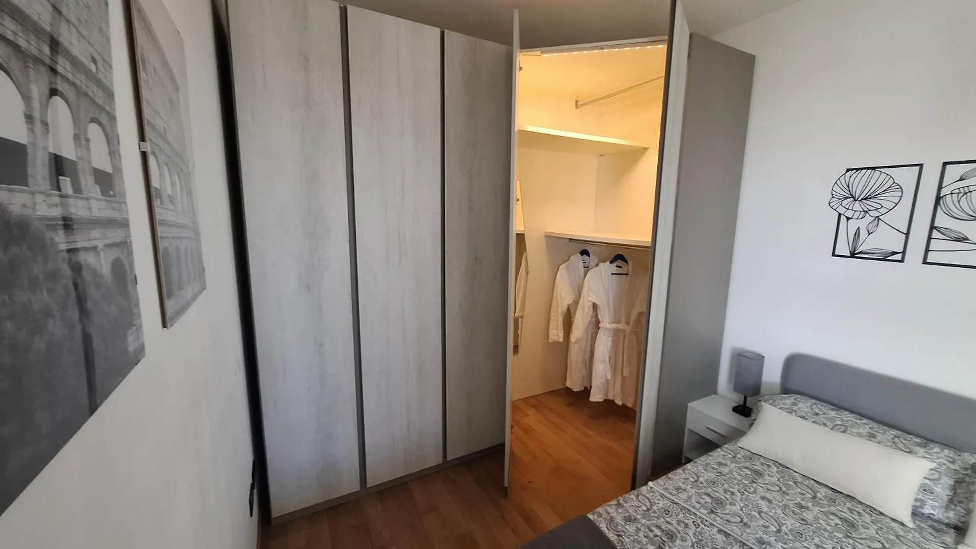 Torre Aurora Roma Apartment Italy